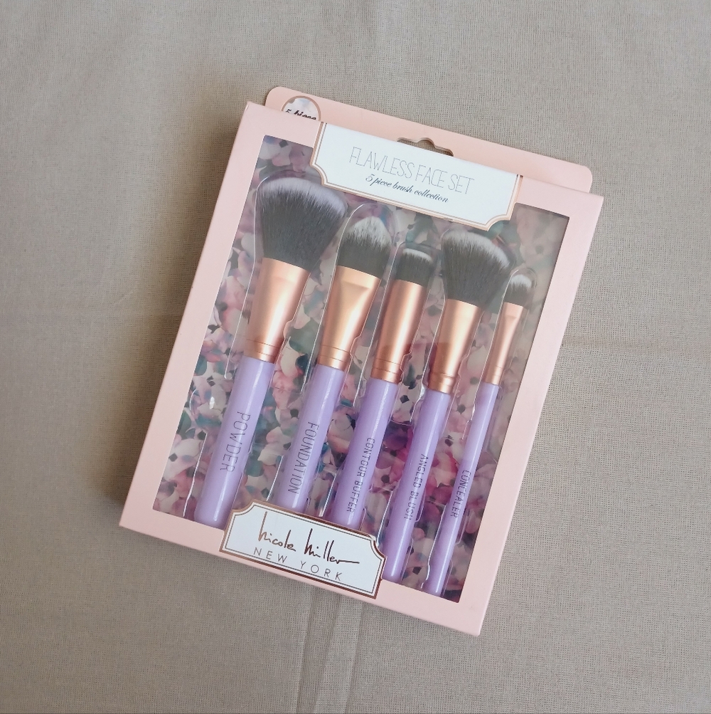 Nicole Miller Flawless Face Set